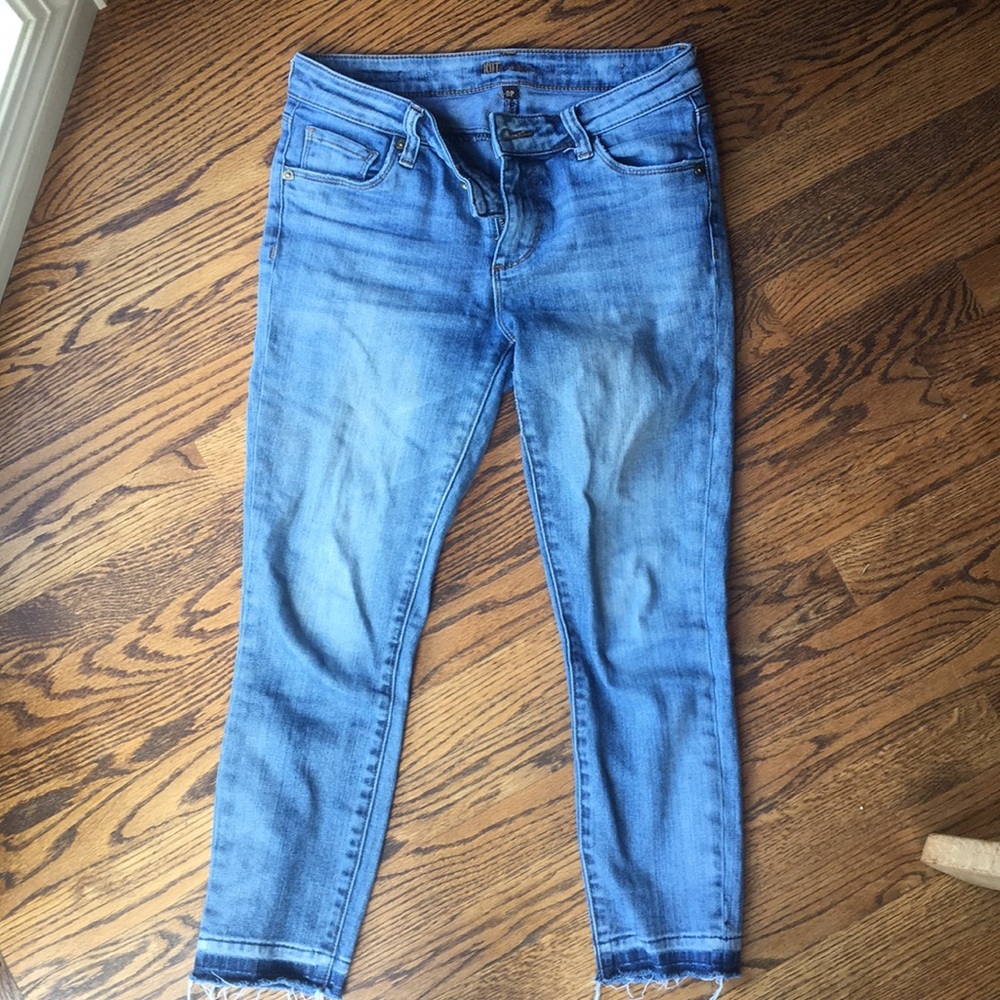 Petite ankle jeans with distressed hem